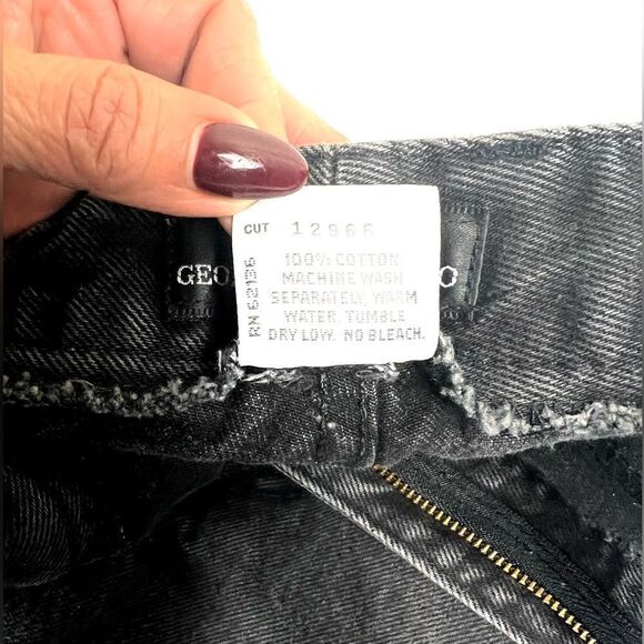 Vintage Guess by Marciano High Rise Cropped with Zipper at Ankle - Picture 7 of 10